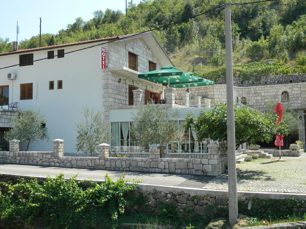 杰奇汽车旅馆 Čapljina 外观 照片